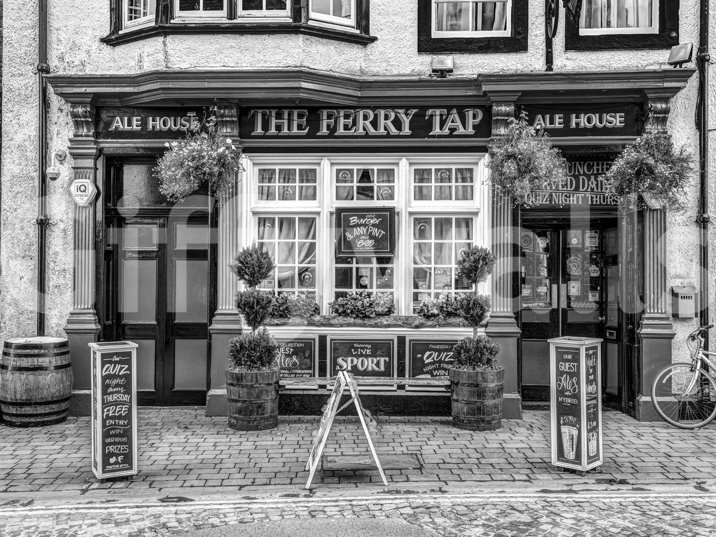 The wallpaper features a subtle, calming pattern.