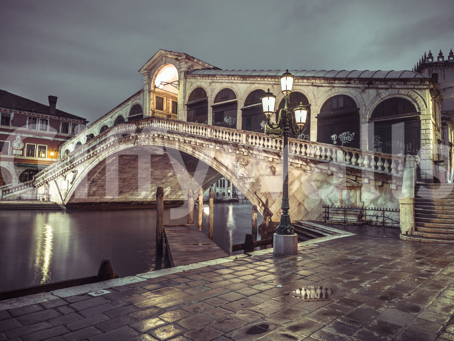 Evening atmosphere, Rialto Bridge mural, exquisite details, architectural wallpaper.