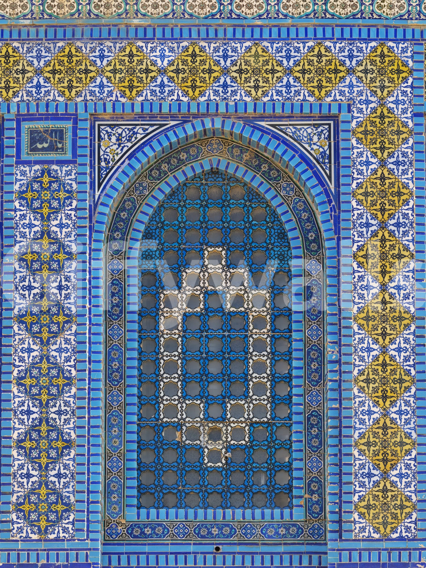Wandbild mit Mosaikbogen im Nahost-Stil