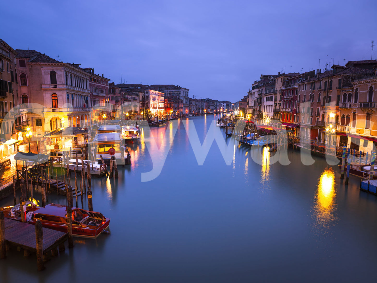 Tapete „Venezianischer Dämmerungsblick auf den Kanal“
