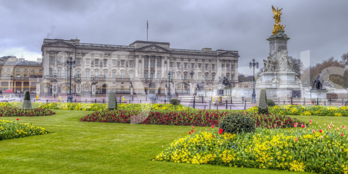 Vue panoramique murale du palais et du jardin printanier