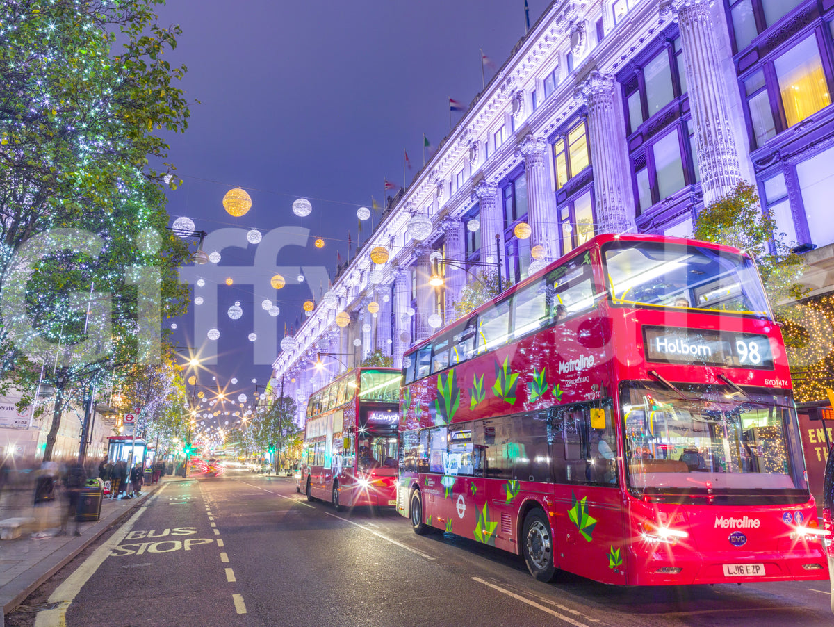 Festliches Londoner Straßenbild als Wandbild