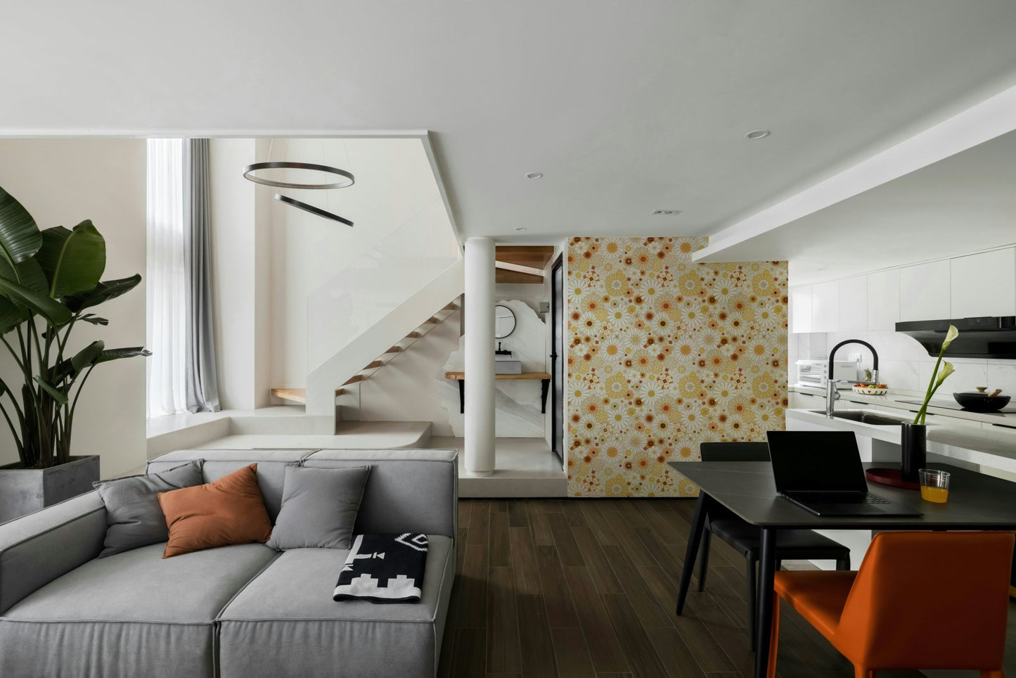 Colors are often vibrant yet harmonious, typical of the 1970s.
