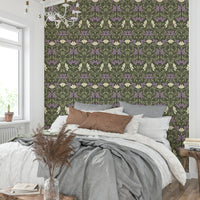 Elegant vintage wallpaper with flowing florals

