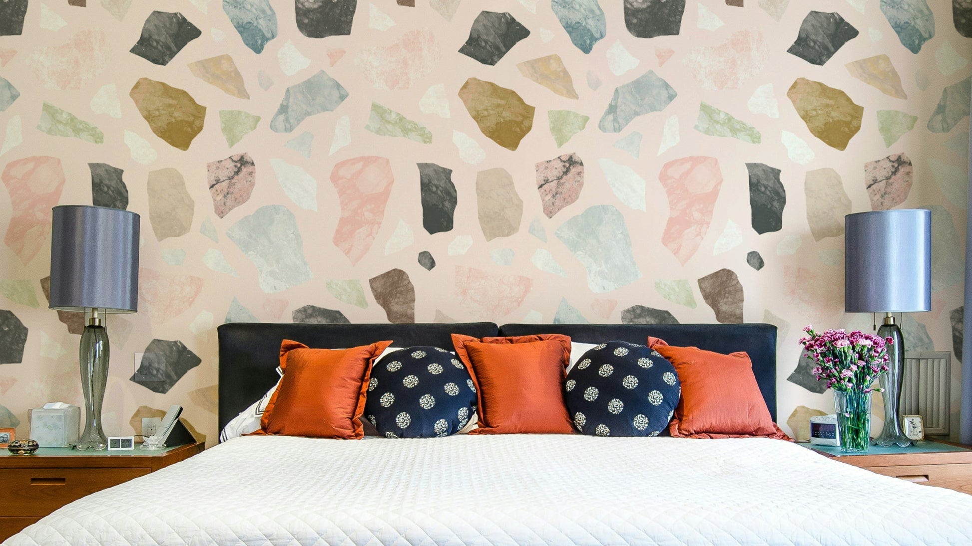 Cocceiomotiflow Wallpaper with flowing abstract design

