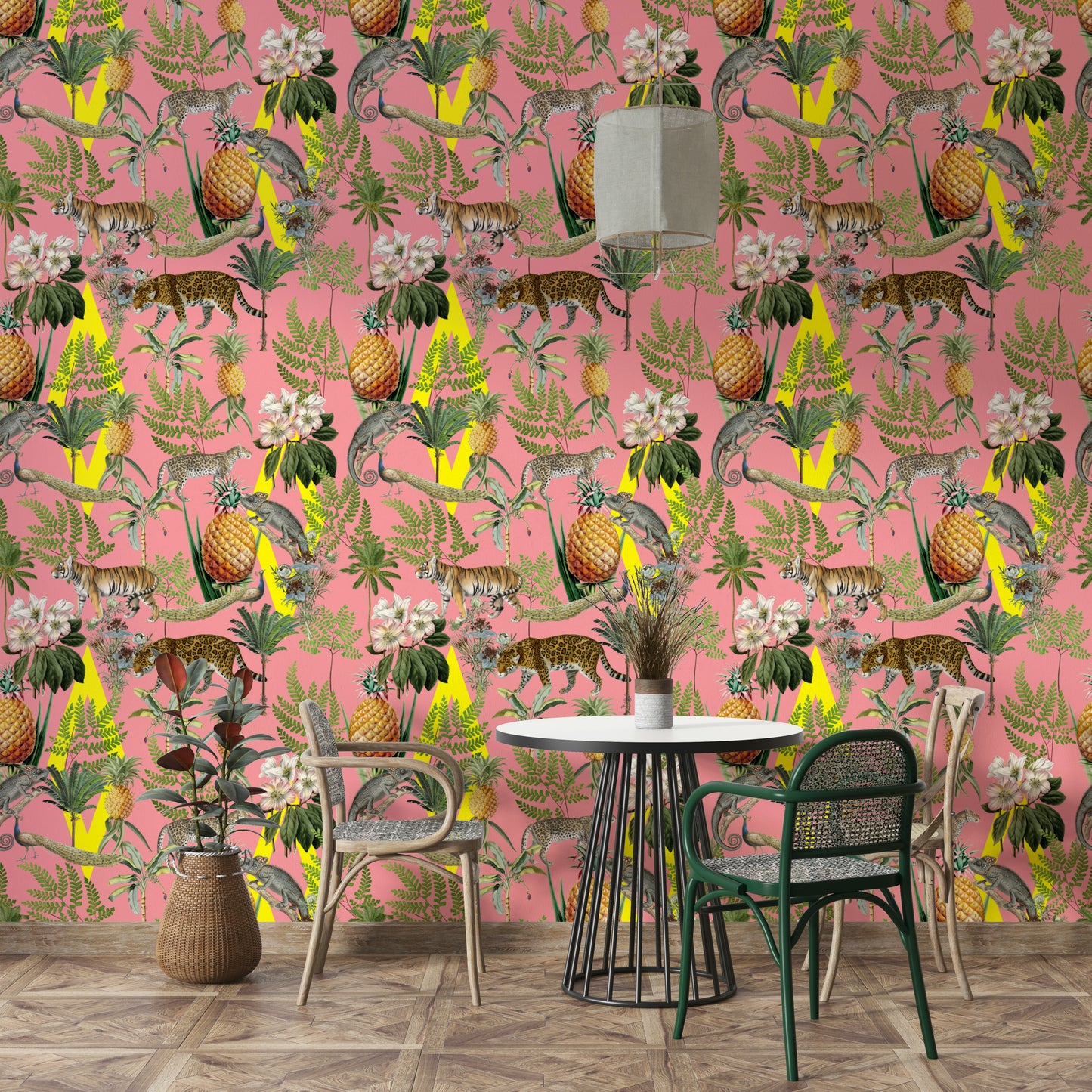 Safari-style wallpaper with detailed animal scenes

