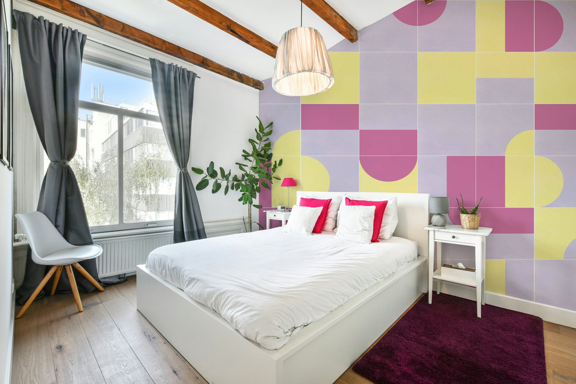 Subtle floral tile pattern wallpaper

