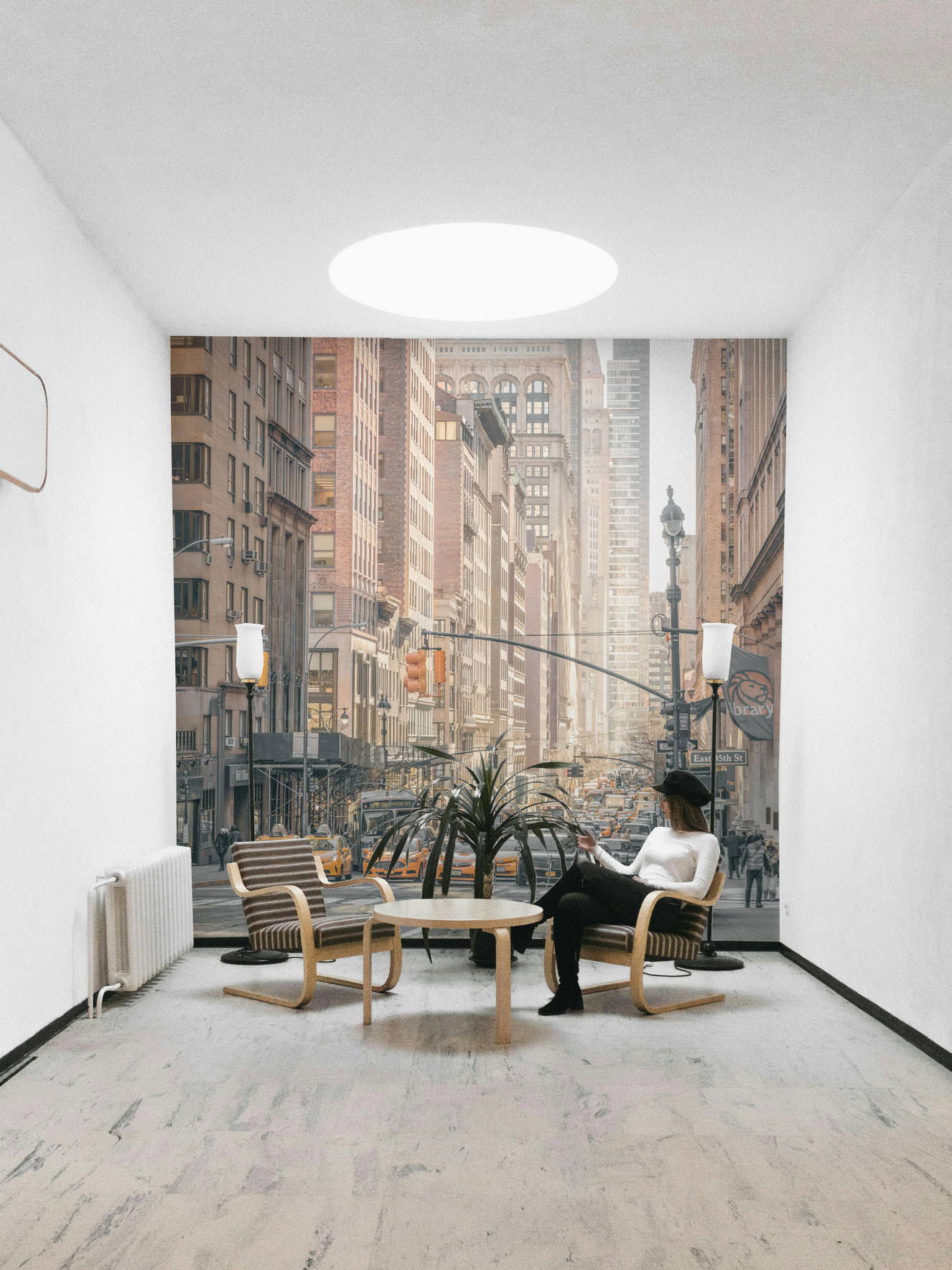 Busy Manhattan street scene.

