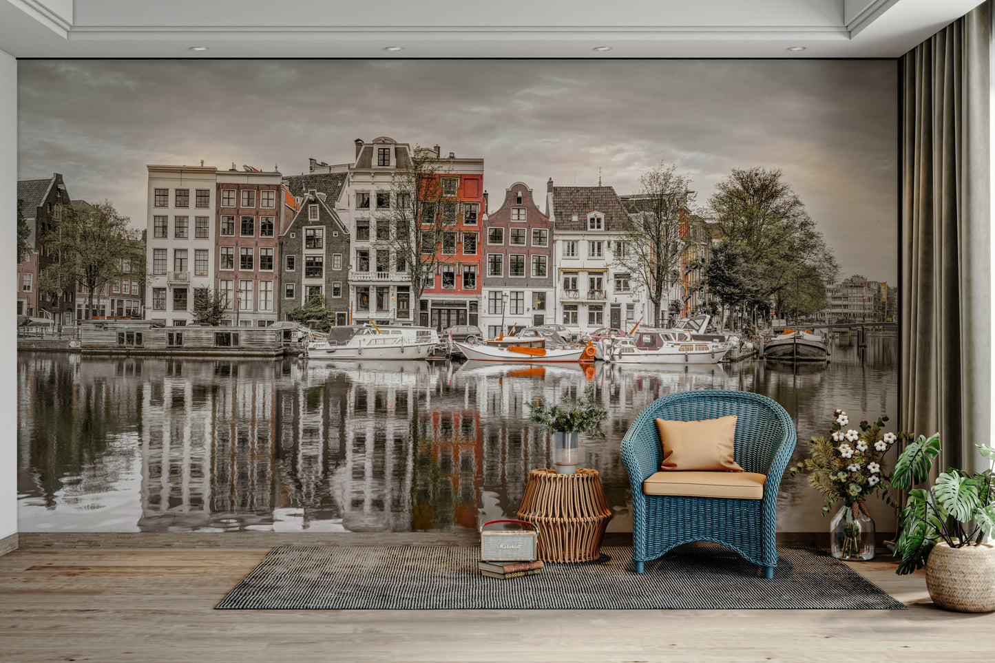 Ideal for living room or study.

