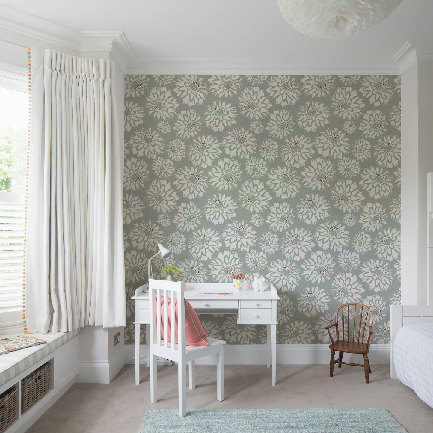 Wallpaper with a pattern of large dahlias flowers.

