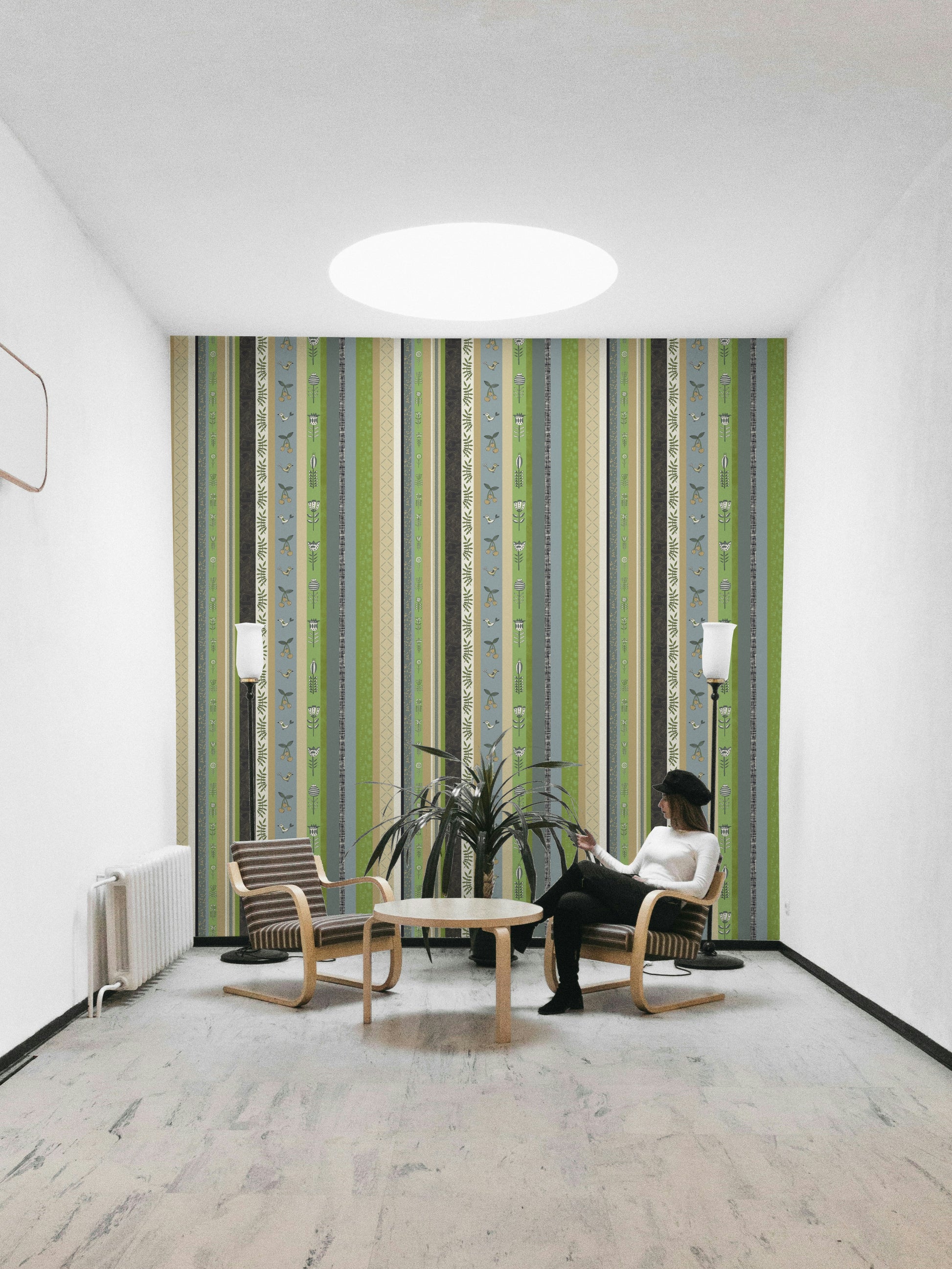 Close-up of a floral stripe on the wallpaper.

