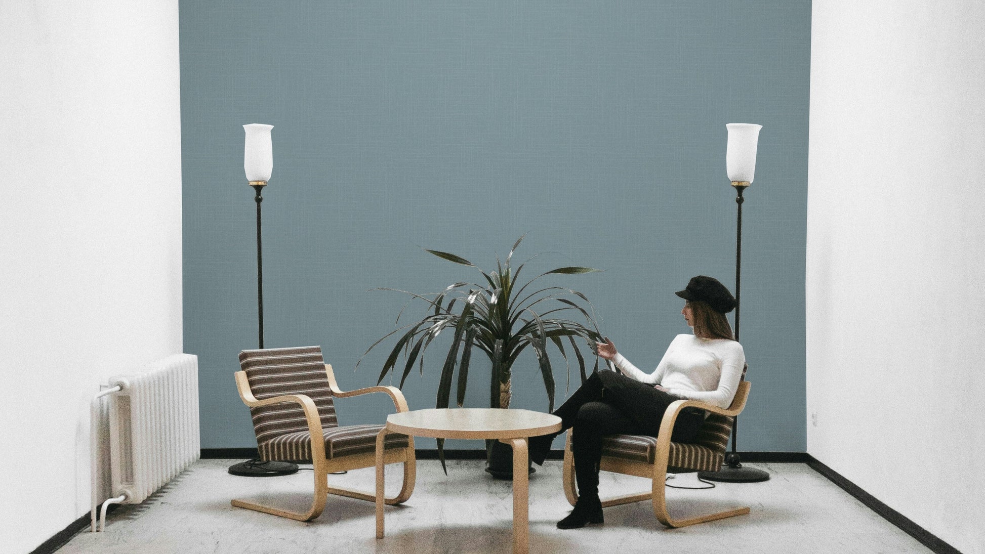 The colors are a soft, uniform warm Arona.

