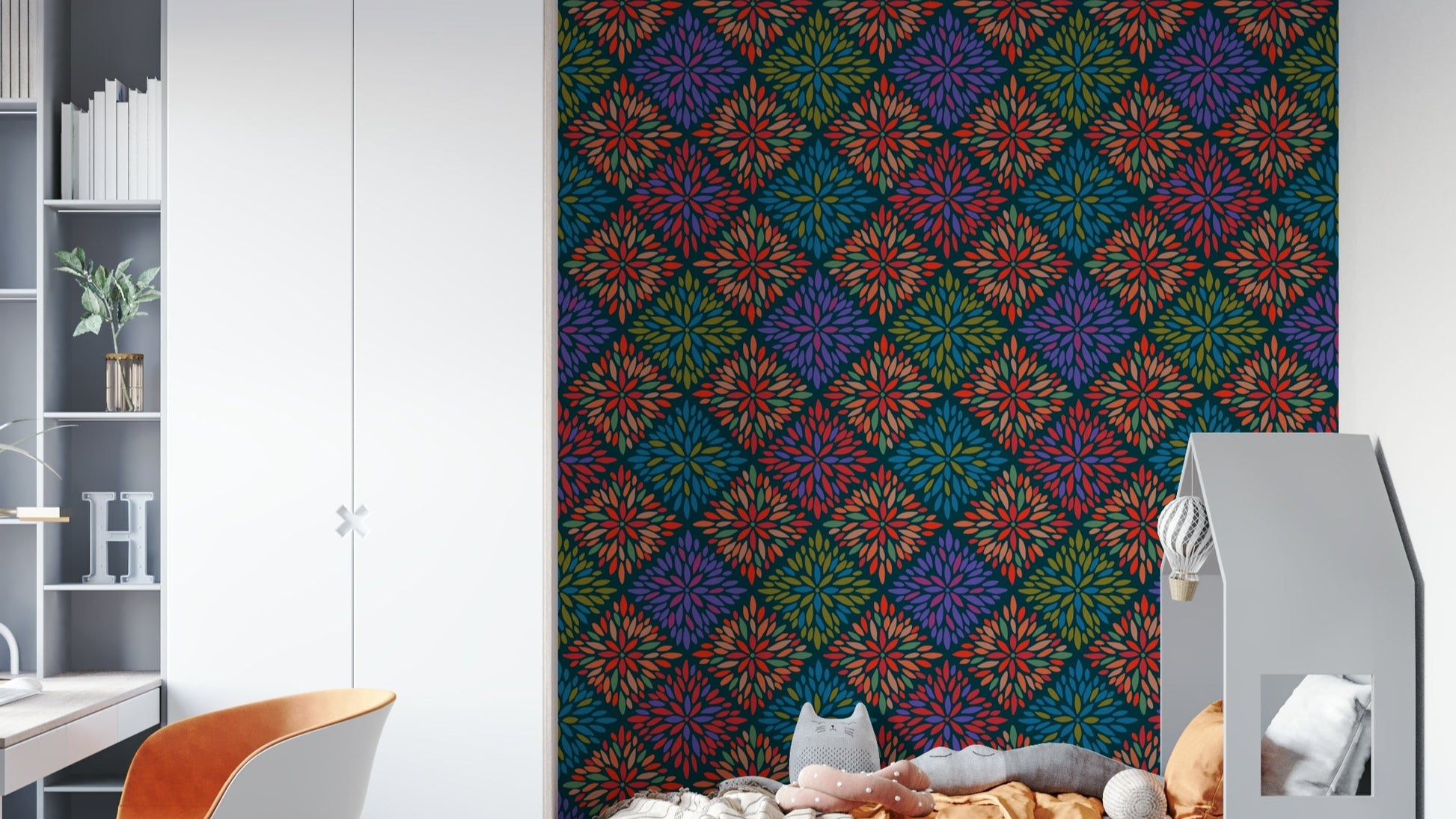 Wallpaper with a dahlia diamonds pattern.

