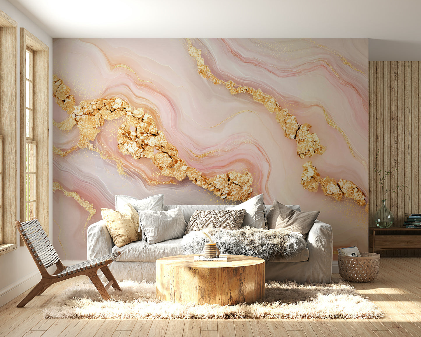 The mural shows a luxurious and glamorous pattern.

