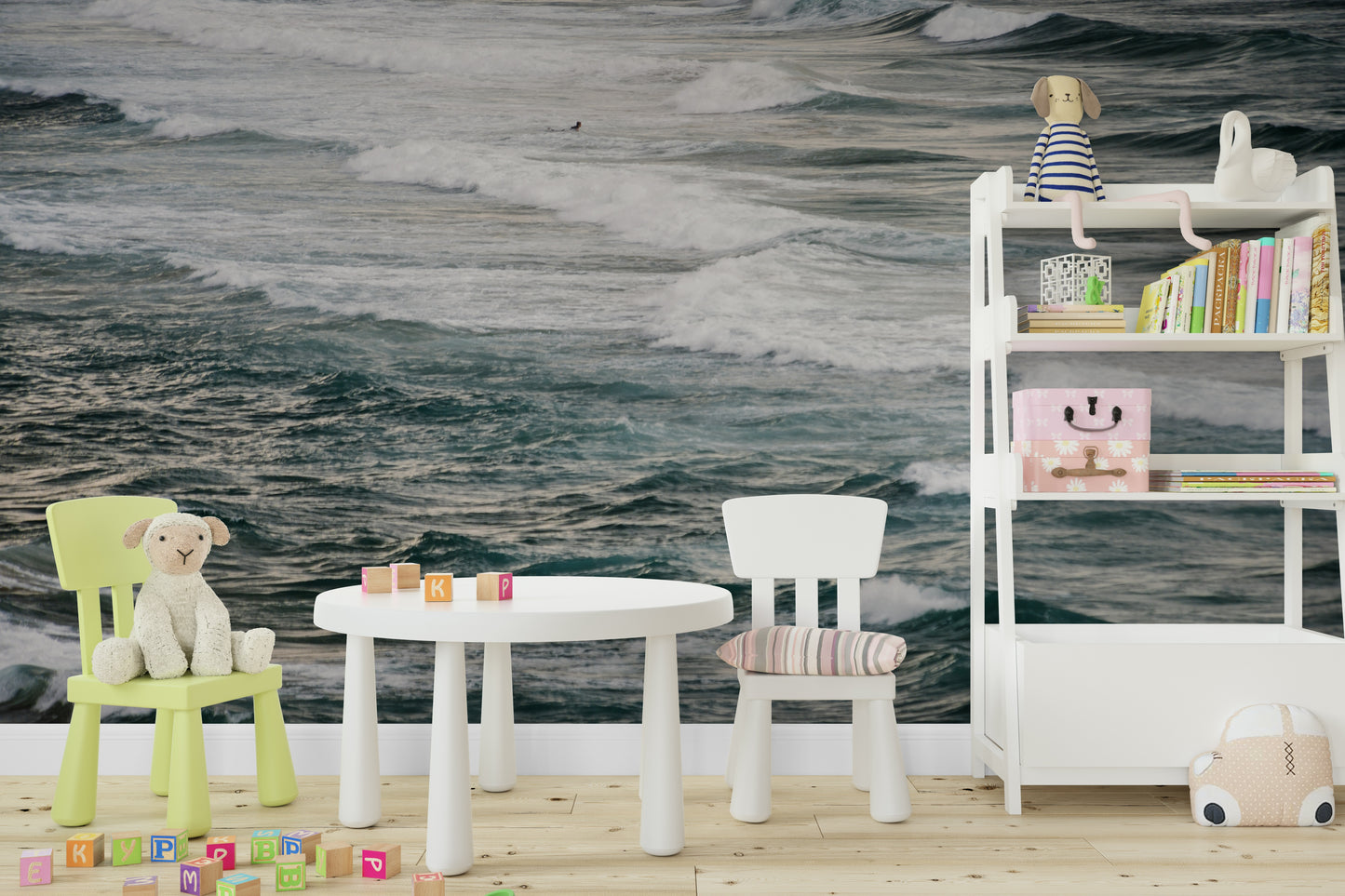 A detail shot of the flowing lines in the wallpaper.

