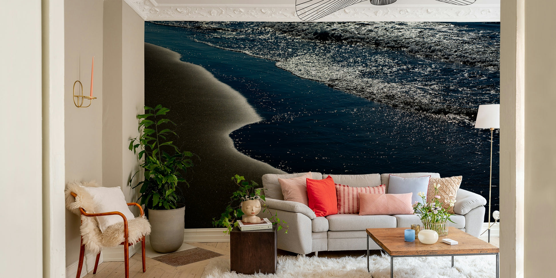 A classic ocean wallpaper for walls with a coastal theme.

