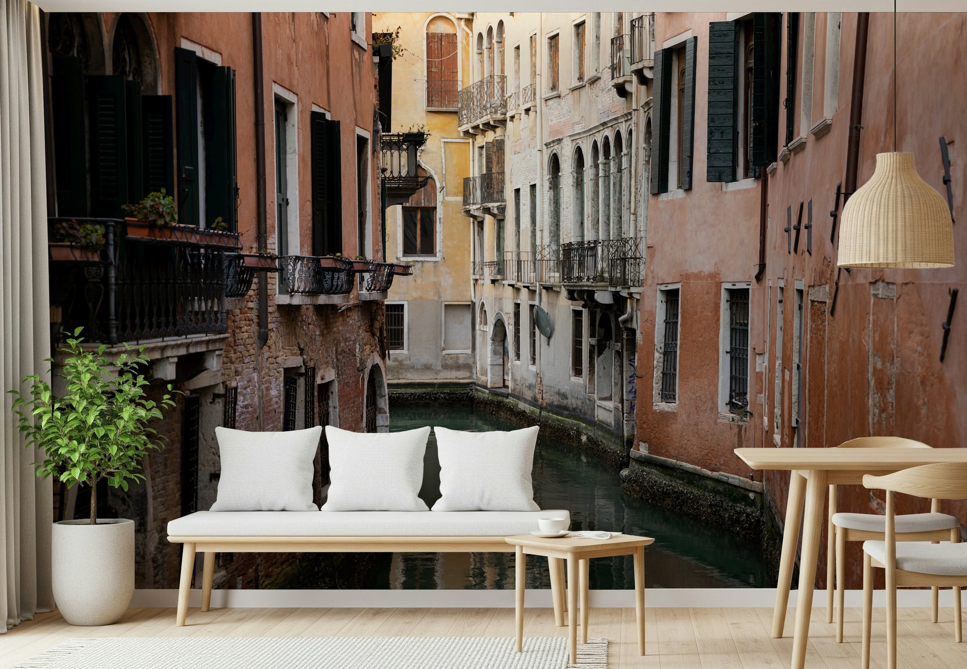 Venetian Canal Vista Wallpaper — romantic canal scene capturing Venice’s charm.