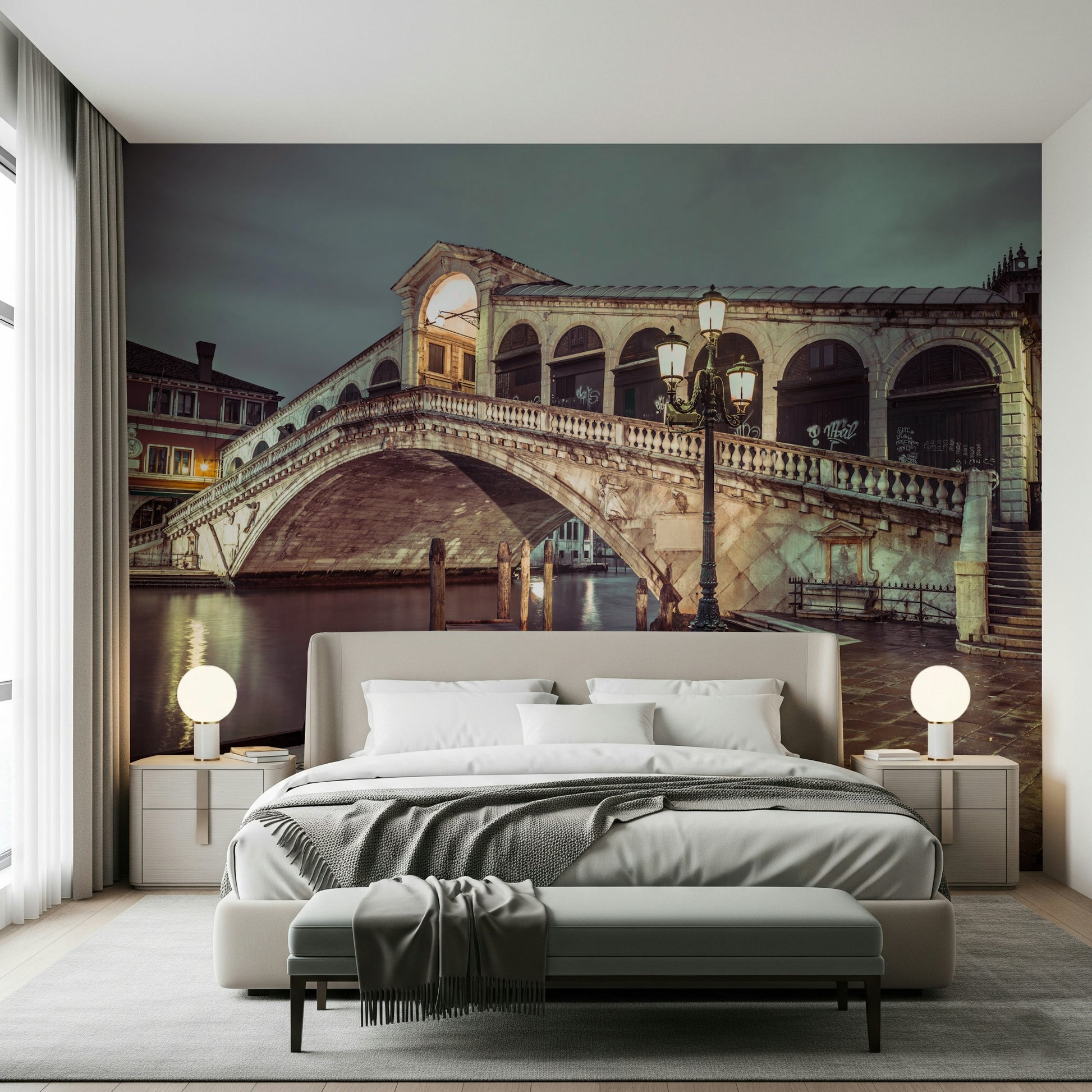 Stone steps, water access, Rialto Bridge wallpaper for walls, stunning city image.