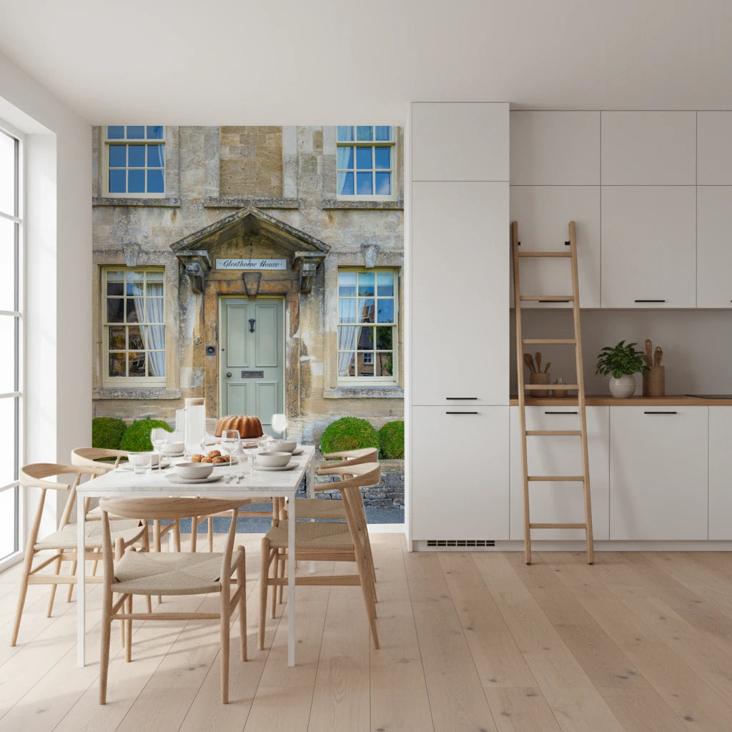 歴史的な石造りの家の壁画