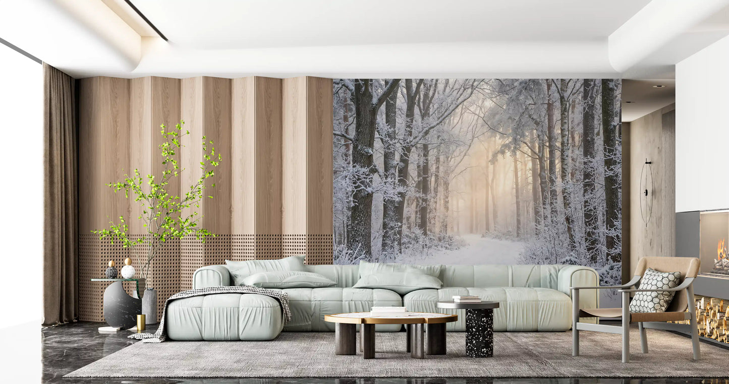 Papier peint panoramique Éclat de forêt hivernale brumeuse