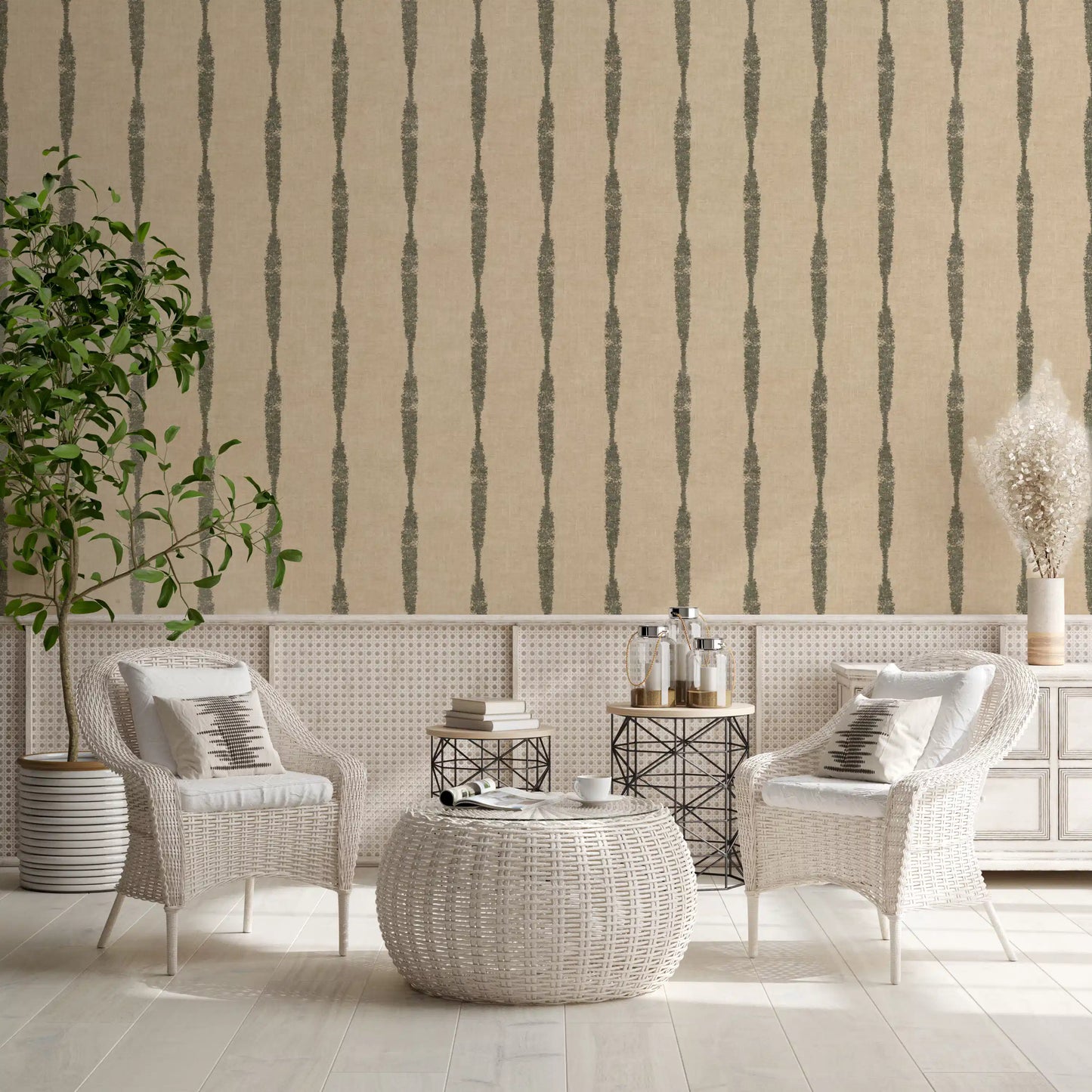 Gedempte Groene Gestructureerde Versleten Strepen op Warm Beige Behang⁠