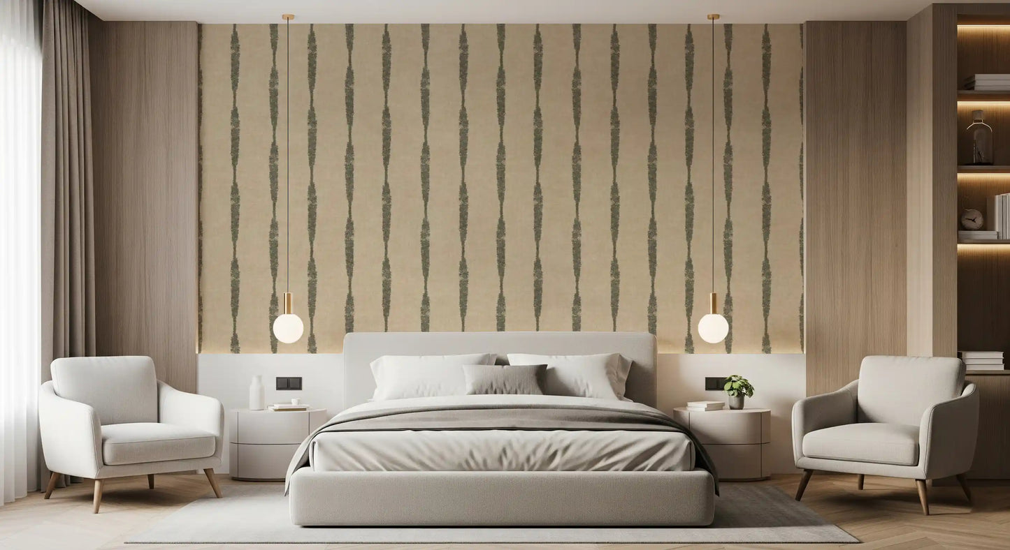 Gedempte Groene Gestructureerde Versleten Strepen op Warm Beige Behang⁠