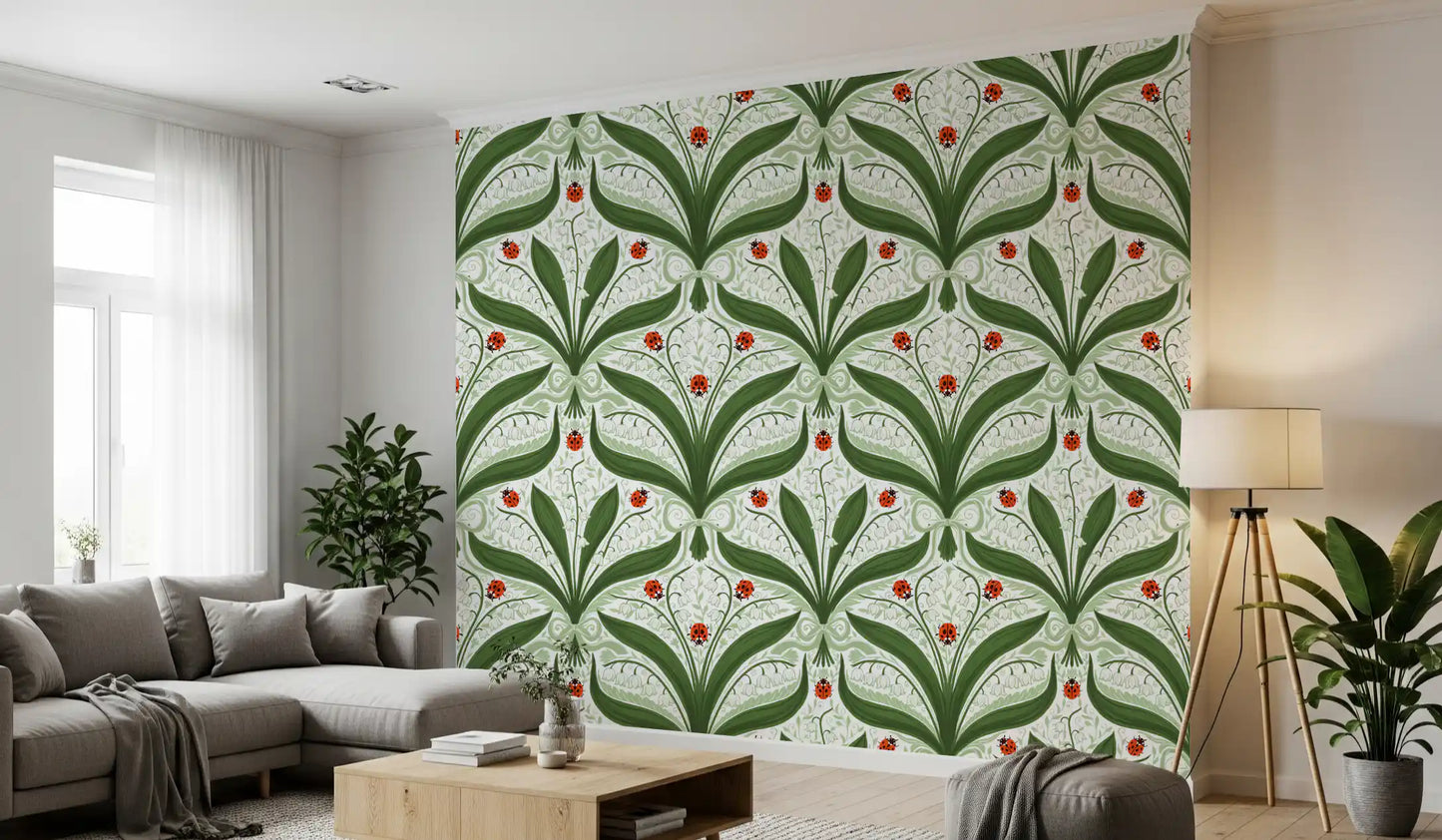 Papel de parede simétrico com lírio-do-vale e joaninhas em verde, branco e vermelho