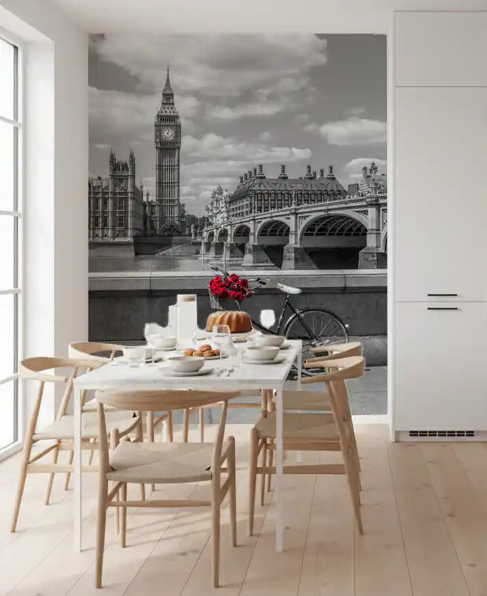 London Love: Monokrom & Røde Roser Vægmaleri