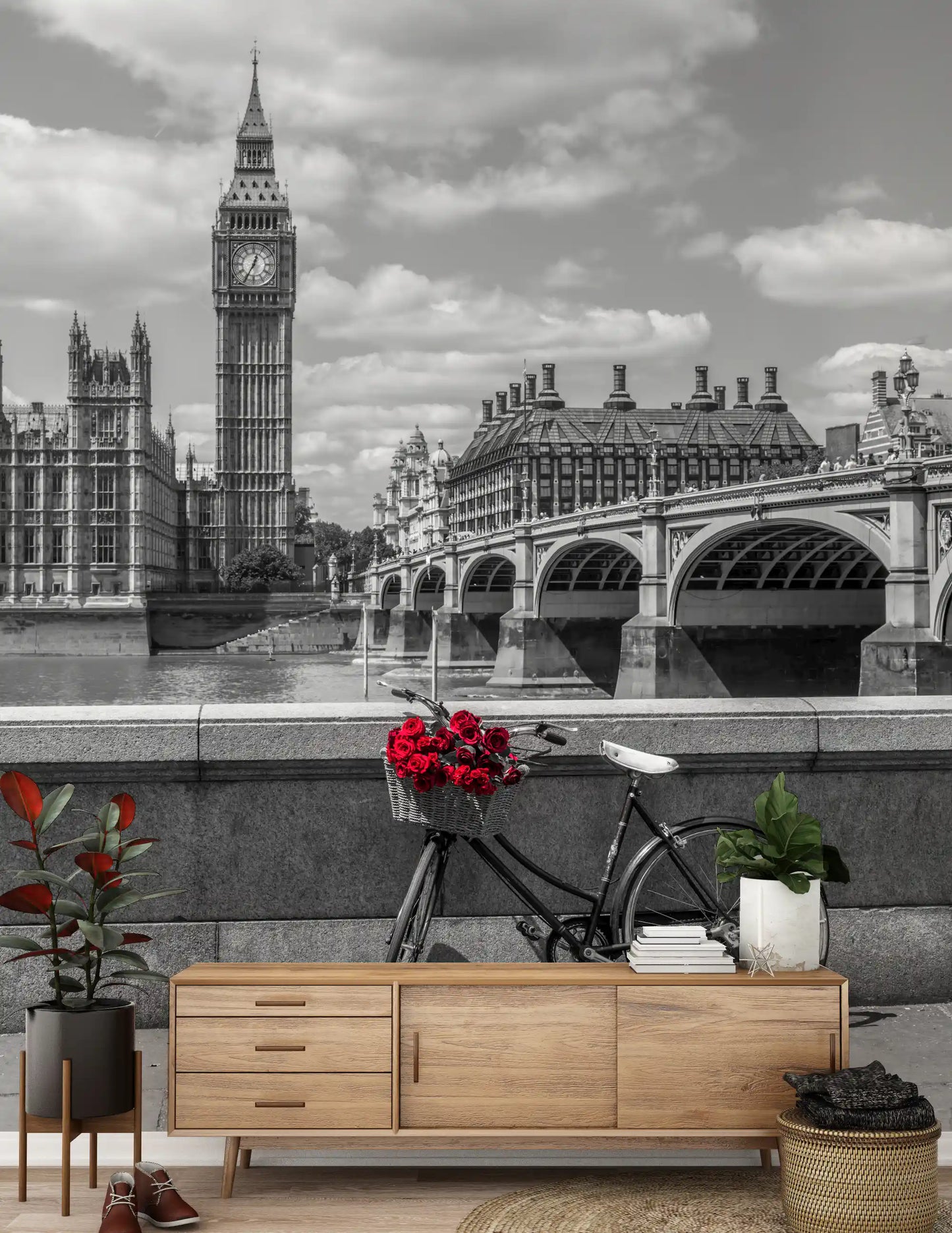 London Love: Monokrom & Røde Roser Vægmaleri