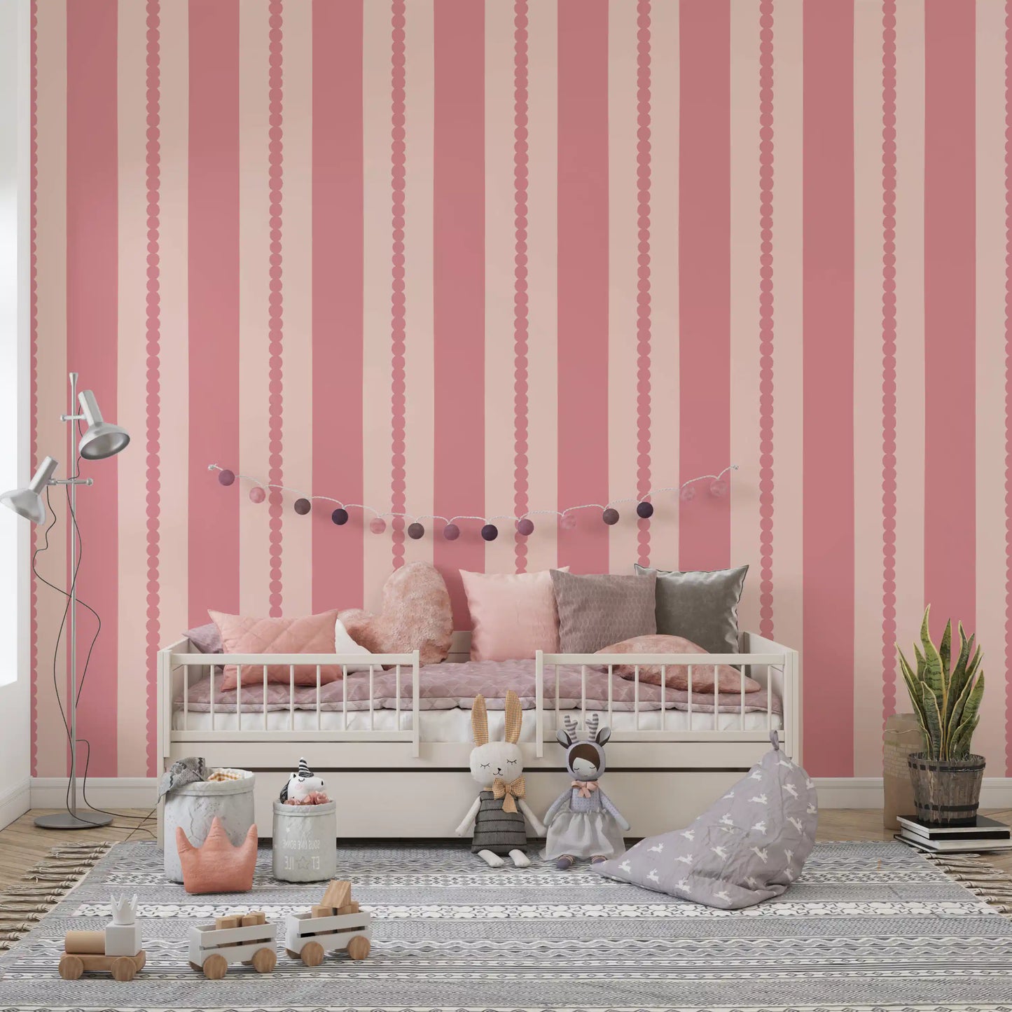 Papel pintado de rayas con conchas en tono rubor