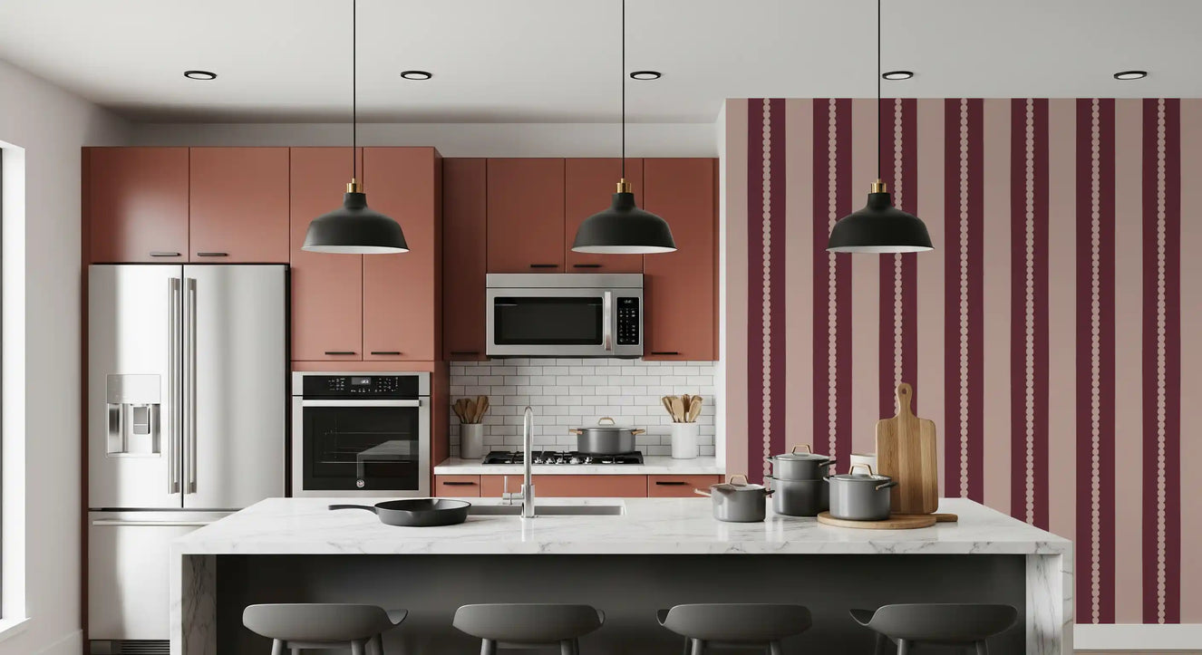 Blush & Berry scallop-randigt tapet