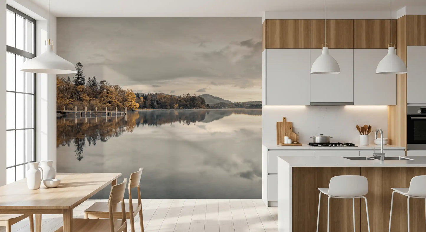 Pictură murală liniștitoare la malul lacului Golden Lakeside