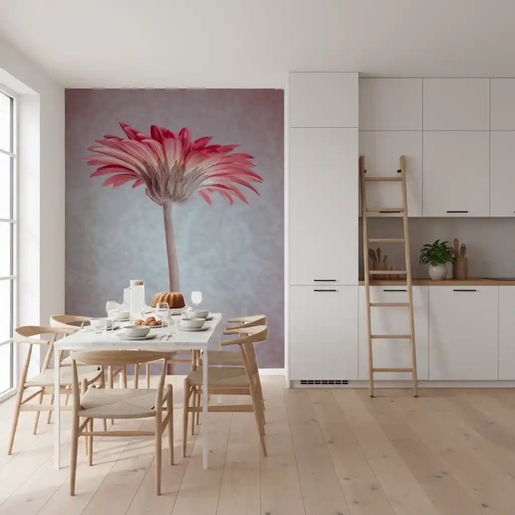 Elegante Tapete mit pinker Gerbera-Blüte als Wandbild