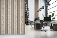 Tapete mit rankendem Wein und Leinenstreifen im Paneel-Design⁠