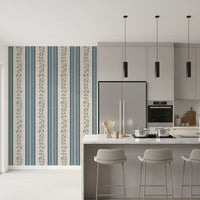 Carta da parati a righe con motivo a vite in blu ardesia costiero