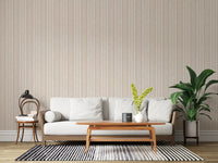 Diskret cremet beige tapet med lineært motiv⁠
