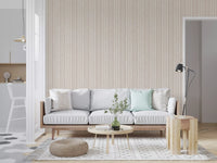 Diskret cremet beige tapet med lineært motiv⁠