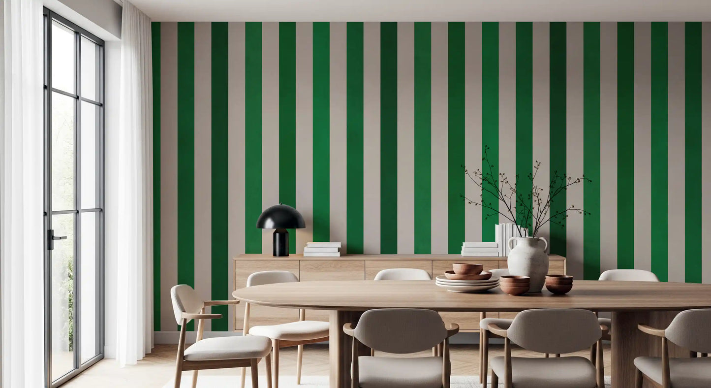 Wandbild mit smaragdgrünen und cremefarbenen vertikalen Streifen