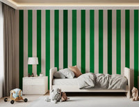 Wandbild mit smaragdgrünen und cremefarbenen vertikalen Streifen