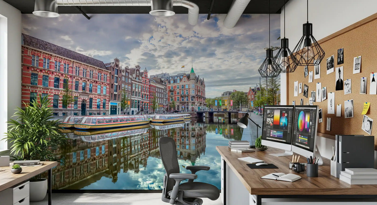 Vægmaleri med refleksioner fra Amsterdams kanaler