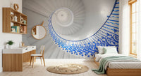 Väggmålning med arkitektonisk detalj av koboltblå spiraltrappa