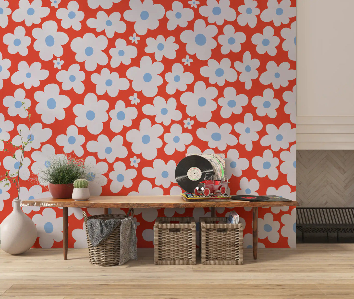 Vægmural med solkyssede blomsterblade i skovhaven