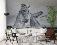 Carta da parati murale con teste di cavallo metalliche in vista architettonica