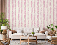 Soft Blush håndmalet tapet med lodrette striber⁠