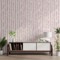 Soft Blush håndmalet tapet med lodrette striber⁠