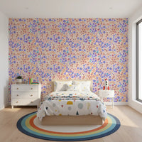 Papel de Parede Alegre com Flores Pintadas no Prado