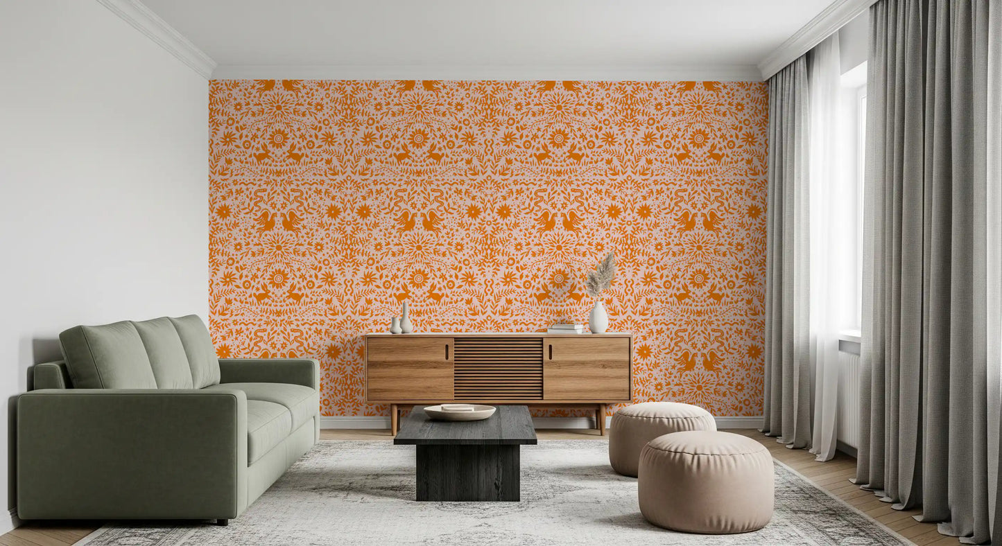Orangefarbene, verspielte Tapete mit Waldtier-Muster