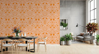 Orangefarbene, verspielte Tapete mit Waldtier-Muster