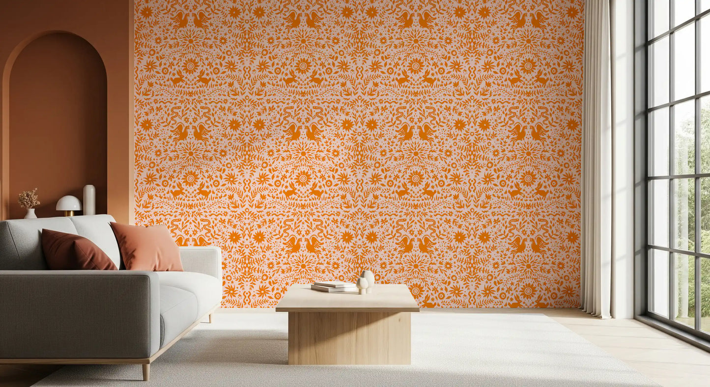 Orangefarbene, verspielte Tapete mit Waldtier-Muster