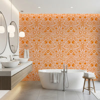Orangefarbene, verspielte Tapete mit Waldtier-Muster